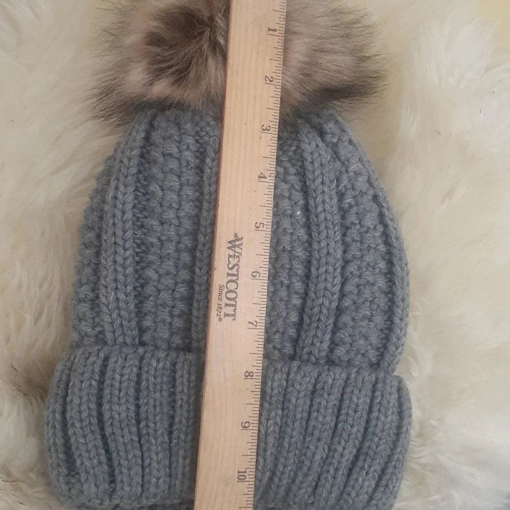 NEW TAN GRAY chunky knit acrylic Faux FUR  pompom beanie hat - Picture 3 of 4